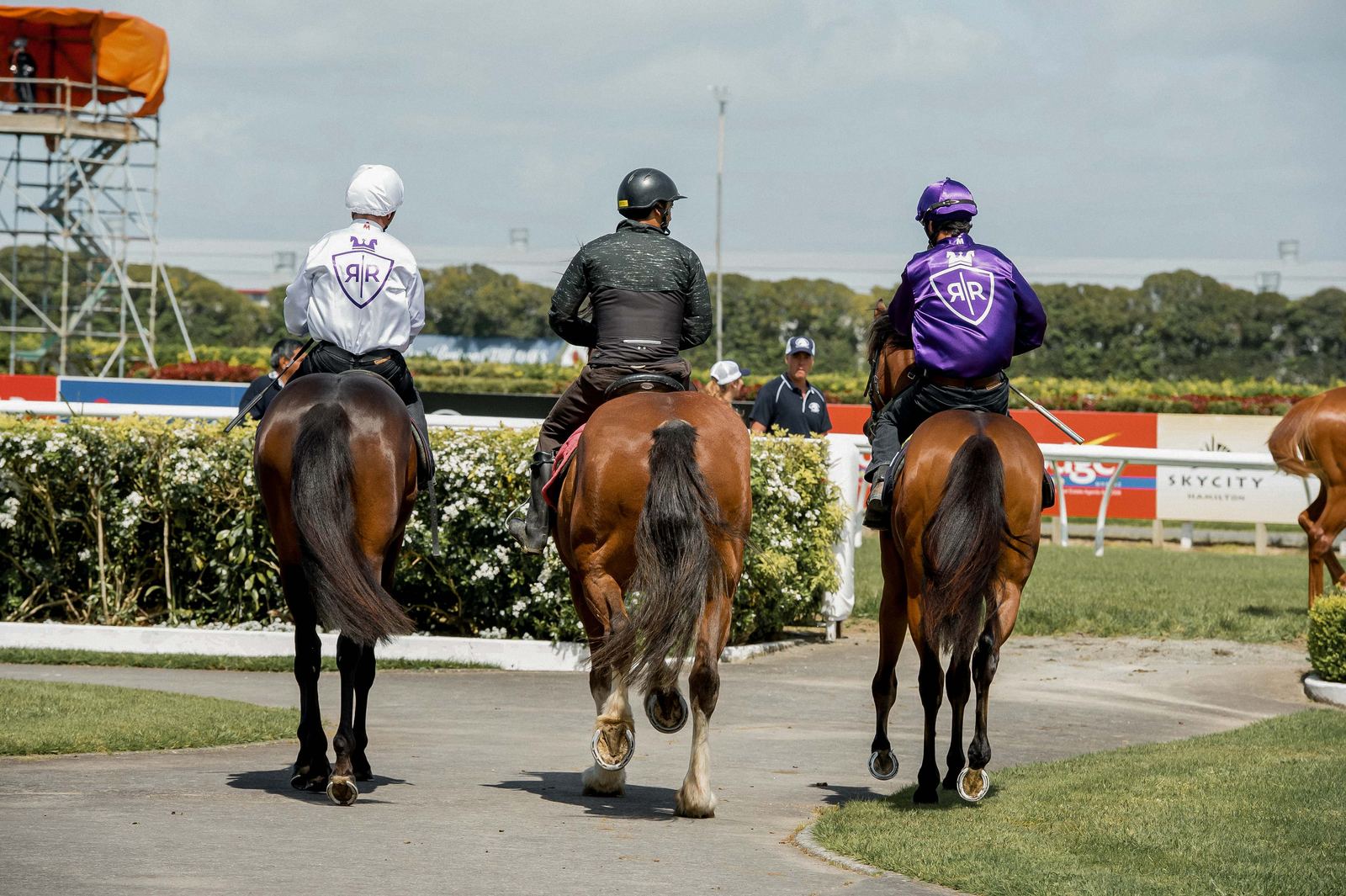 Riverrock riders preparing horses at the track